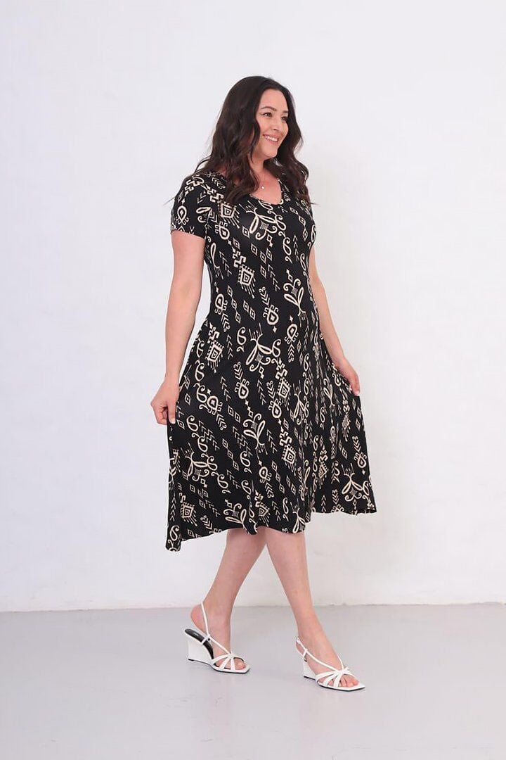 Büyük Beden Viskon V Yaka Desenli Elbise | Yan Cepli, Şık ve Rahat