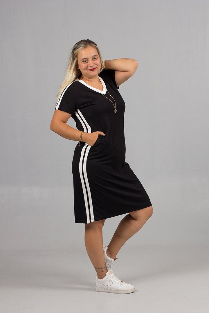 Büyük Beden Yanı Beyaz Şeritli Siyah Penye Elbise