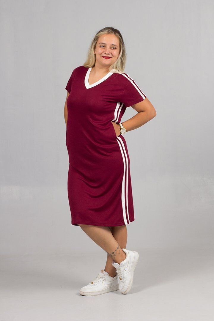 Büyük Beden Yanı Beyaz Şeritli Bordo Penye Elbise