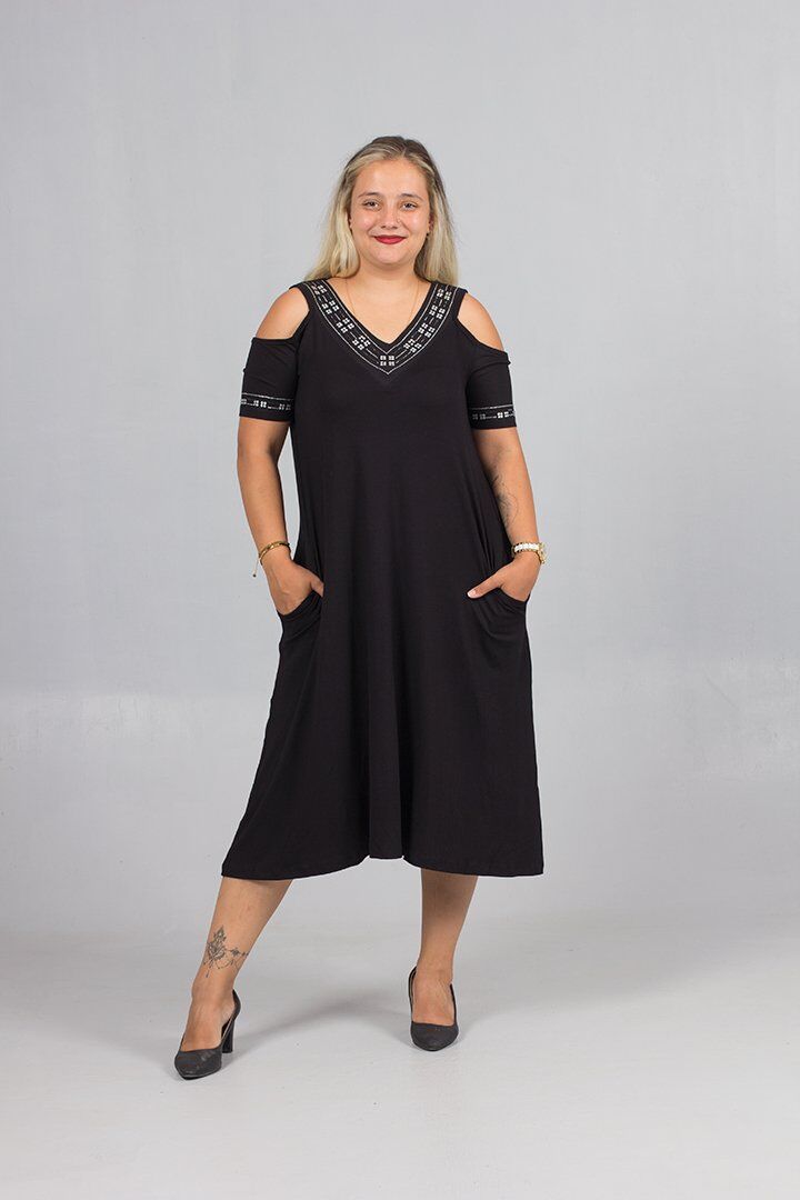 Büyük Beden Taş İşlemeli Omuz Pencereli V Yaka Elbise – Şık ve Zarif Tasarım
