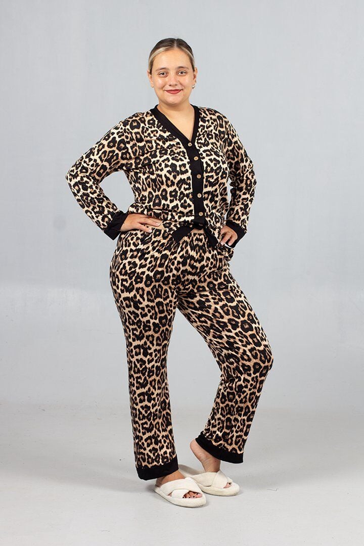 Büyük Beden Leopar Desenli Ön Düğmeli Viskon Penye Kadın Pijama Takımı