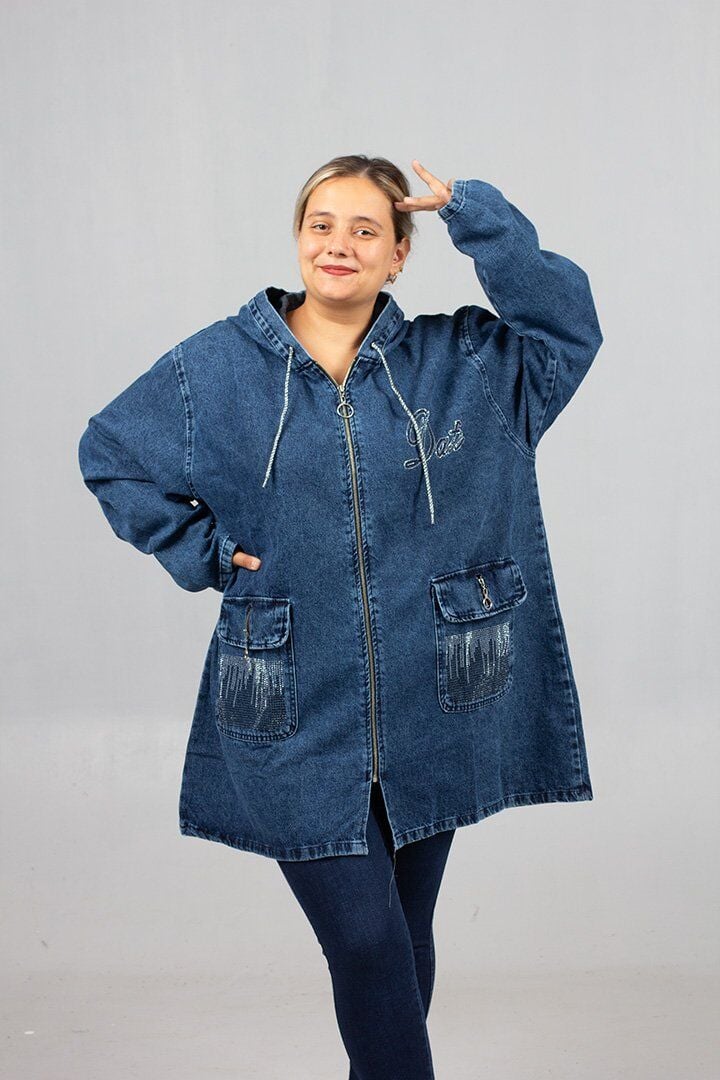 Tarzına Işıltı Kat! Cepleri Taş İşlemeli Battal Boy Kot Mont