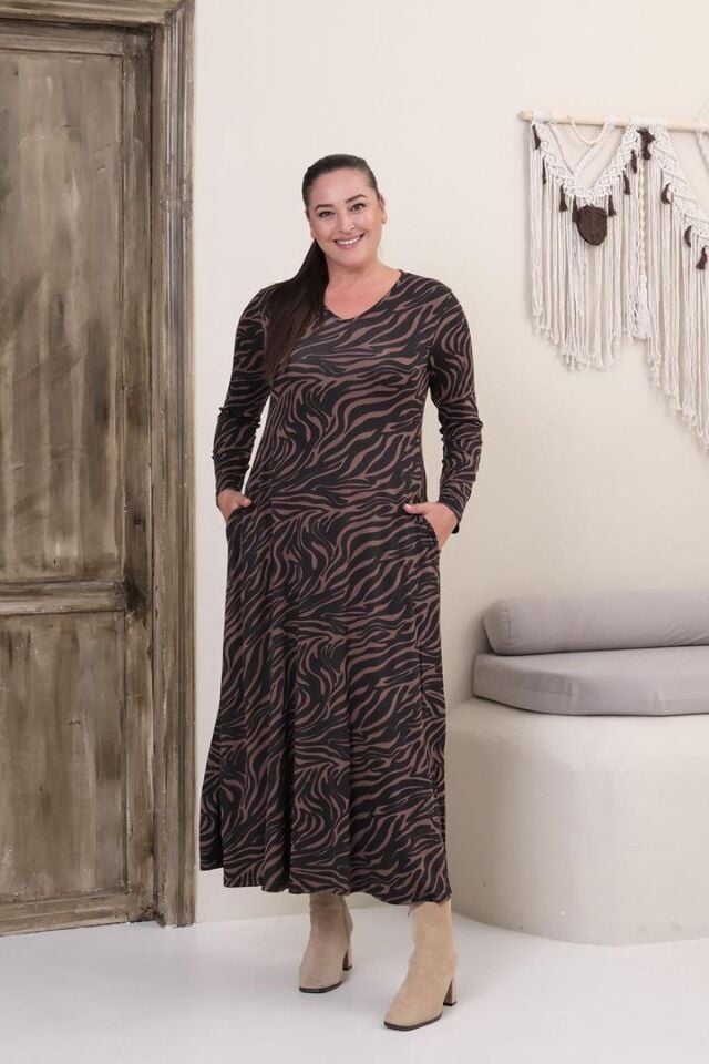 Büyük Beden Tam Boy V Yaka Zebra Desenli Viskon Likralı Uzun Kol Elbise