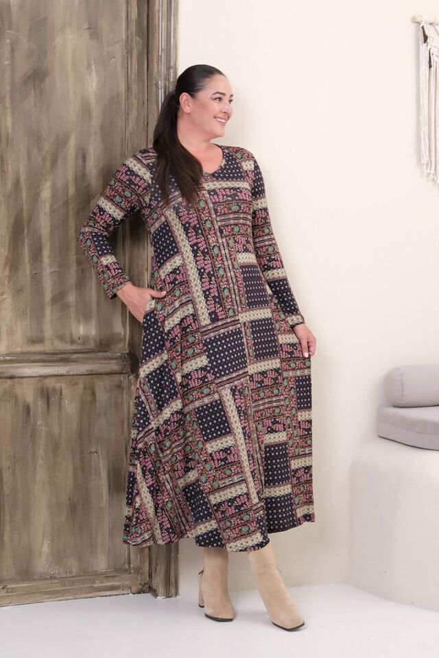 Büyük Beden Tam Boy V Yaka Otantik Desenli Viskon Likralı Uzun Kol Elbise