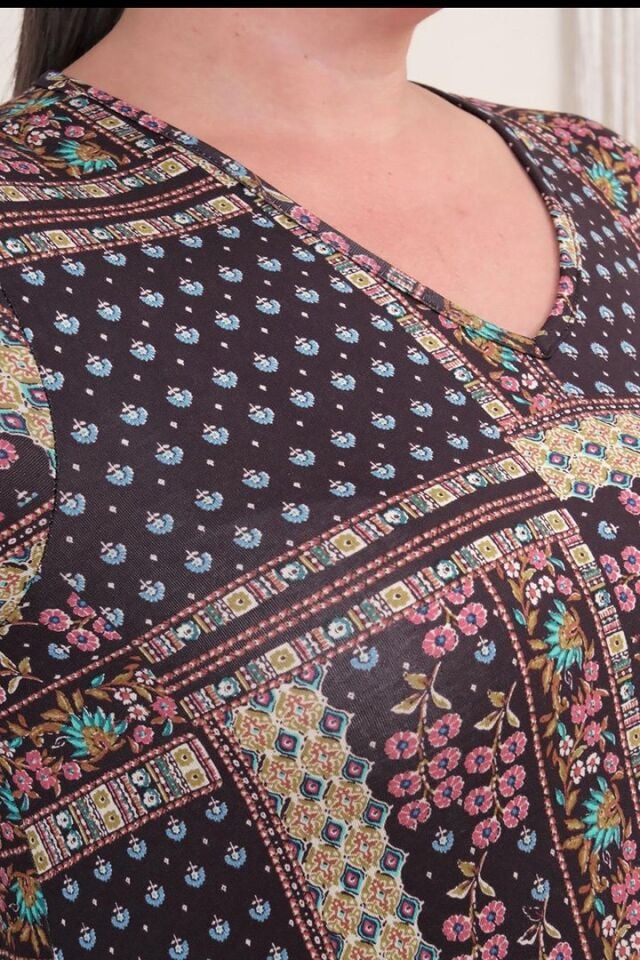 Büyük Beden Tam Boy V Yaka Otantik Desenli Viskon Likralı Uzun Kol Elbise