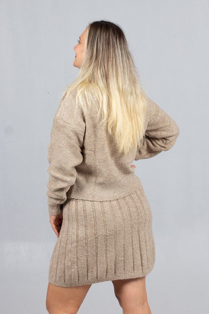 Camel Tonlarında Triko Takım Doğal ve Sıcak Etek Kazak Kombin