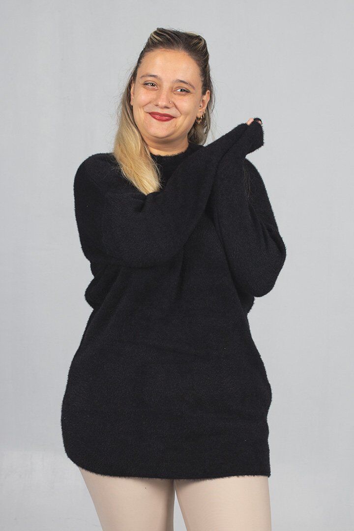 Zamansız Şıklık: Siyah Sakallı Yumoş Pamuklu Triko Kazak