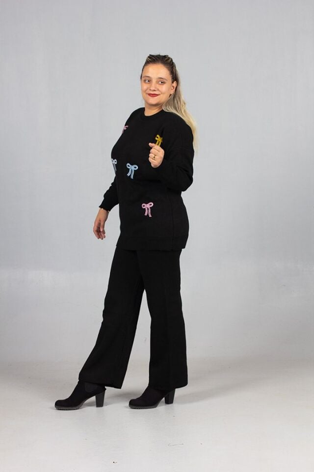 Standart 40-44 Beden Neşeli ve Yumuşacık Siyah Triko Takım Seti!