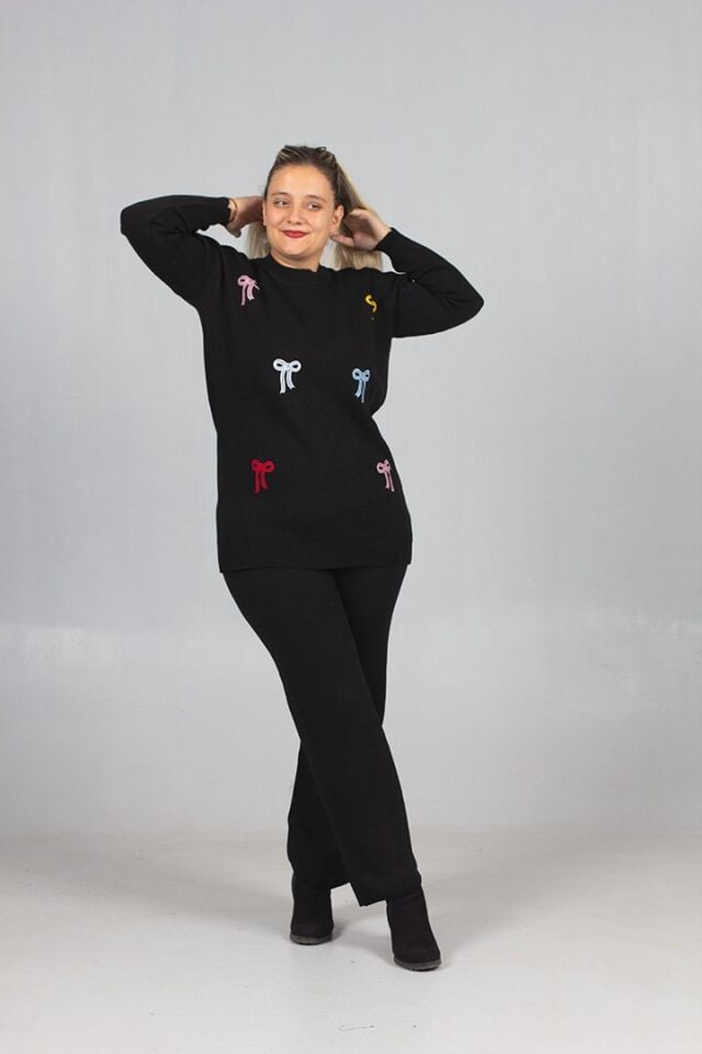 Standart 40-44 Beden Neşeli ve Yumuşacık Siyah Triko Takım Seti!