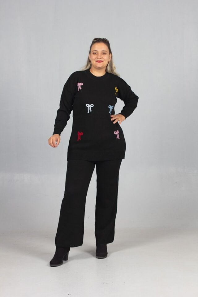 Standart 40-44 Beden Neşeli ve Yumuşacık Siyah Triko Takım Seti!