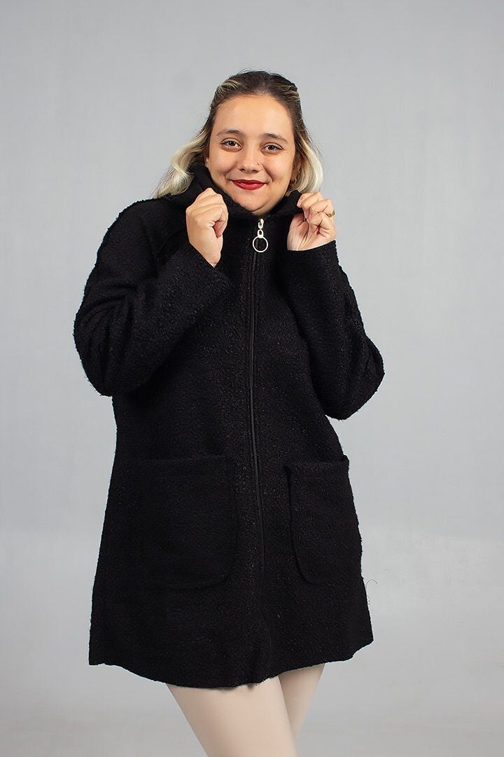 Bedeniniz Ne Olursa Olsun: Siyah Buklet Kabanda Kusursuz Şıklık