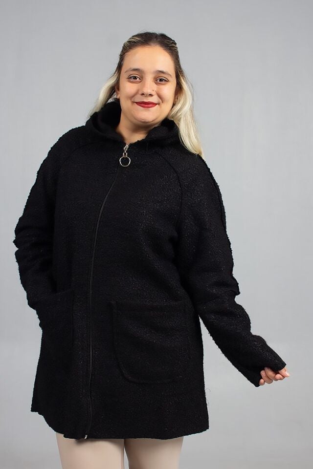 Bedeniniz Ne Olursa Olsun: Siyah Buklet Kabanda Kusursuz Şıklık