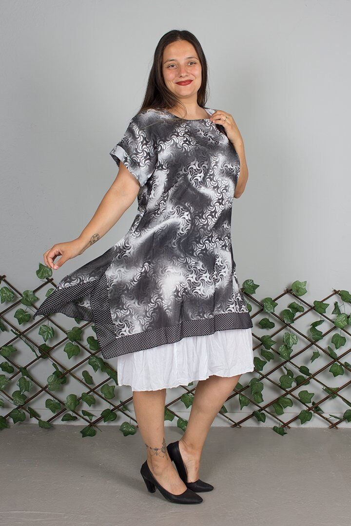 Tülbent Kumaş Otantik Siyah Desenli Büyük Beden Elbise – Yazlık ve Rahat Model