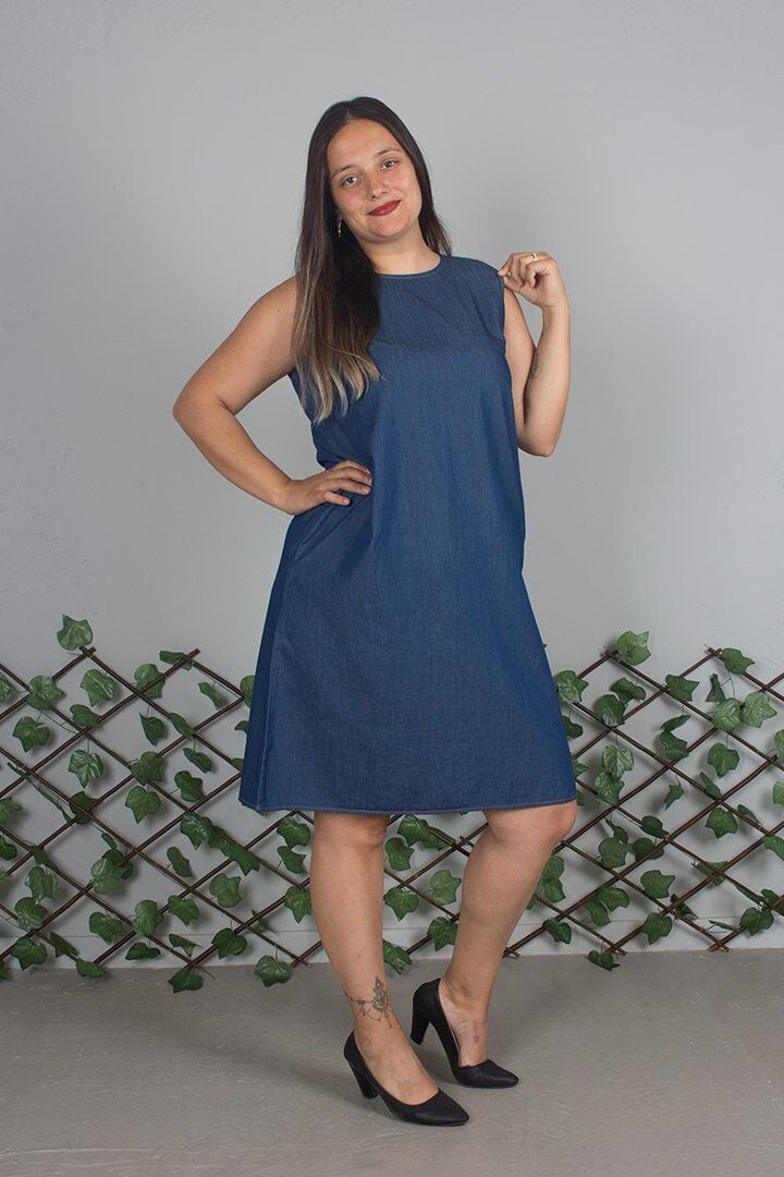 Büyük Beden İnce Kot Kolsuz Cepli Lacivert Elbise