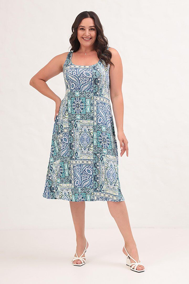 Kalın Askılı Desenli Büyük Beden Elbise ile Konfor ve Şıklık Seninle!