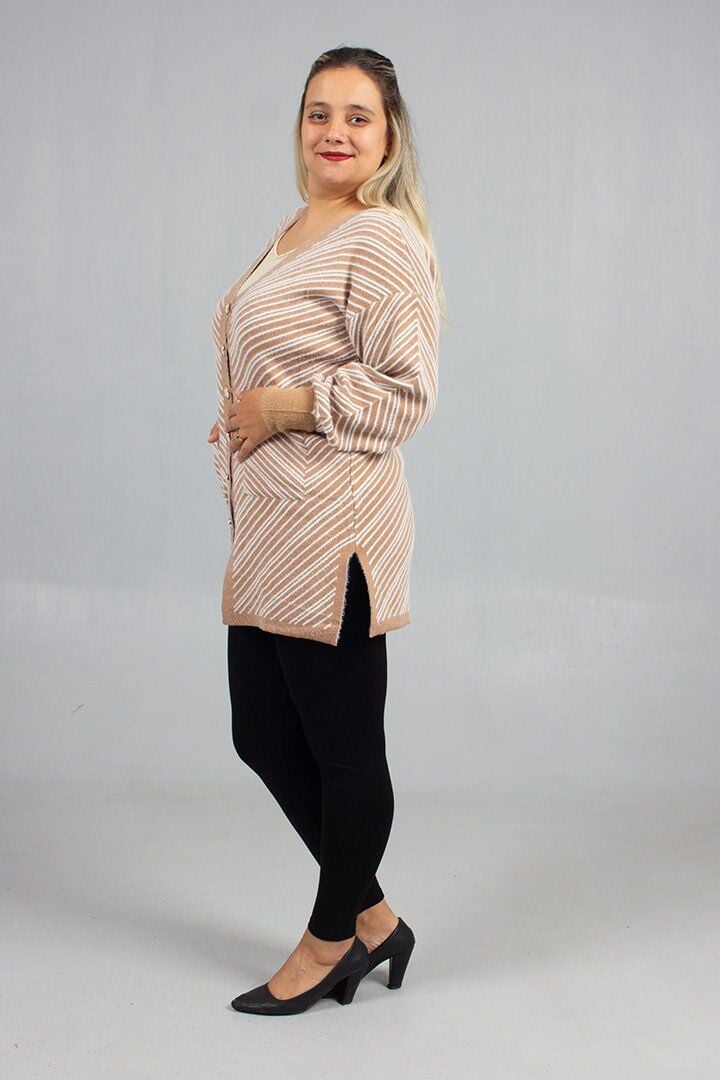 üğmeli Sakallı Triko Hırka Yumuşacık Dokulu Açık Kahverengi Şık ve Rahat 46 Bedene Kadar