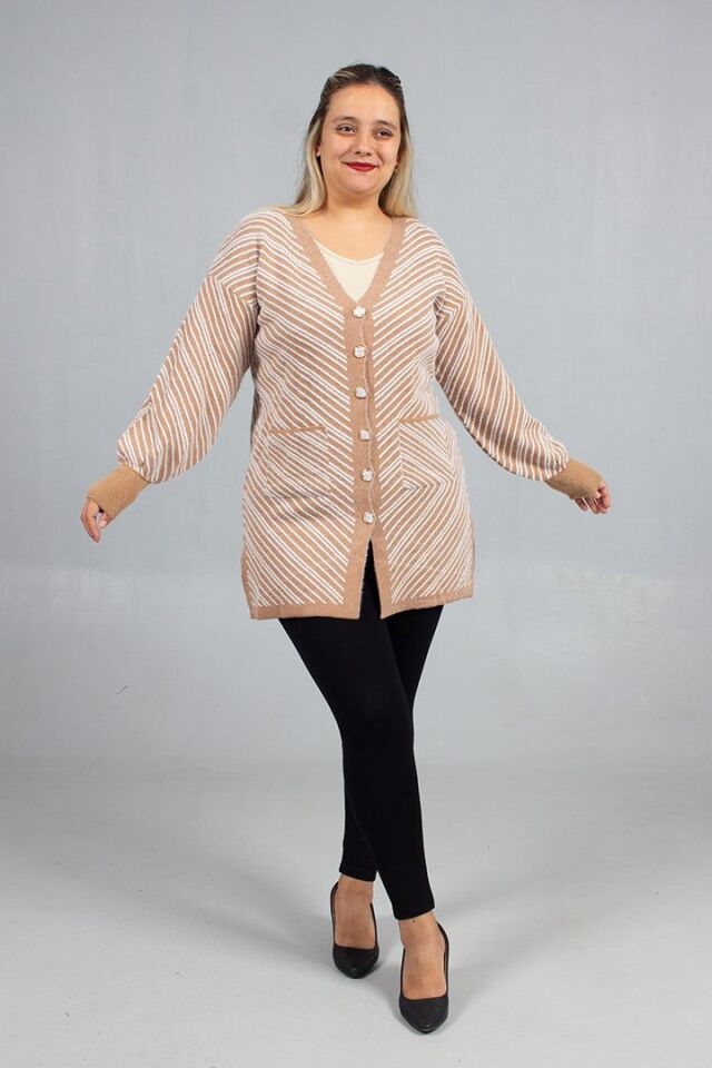 üğmeli Sakallı Triko Hırka Yumuşacık Dokulu Açık Kahverengi Şık ve Rahat 46 Bedene Kadar