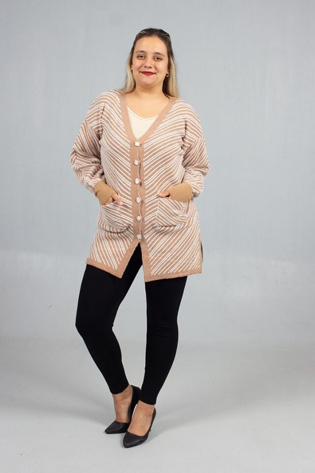 üğmeli Sakallı Triko Hırka Yumuşacık Dokulu Açık Kahverengi Şık ve Rahat 46 Bedene Kadar