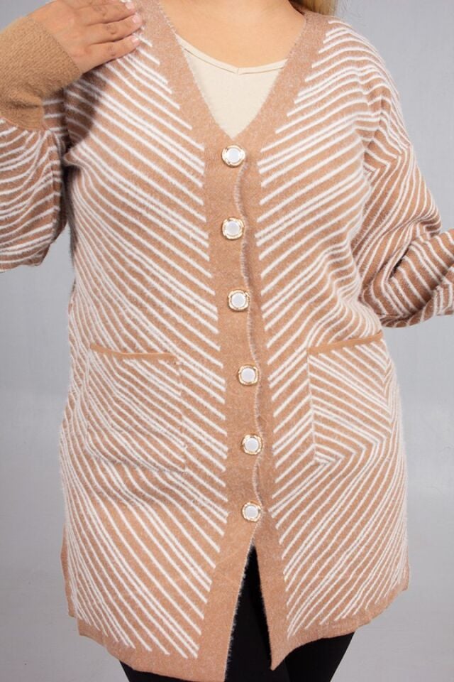 üğmeli Sakallı Triko Hırka Yumuşacık Dokulu Açık Kahverengi Şık ve Rahat 46 Bedene Kadar