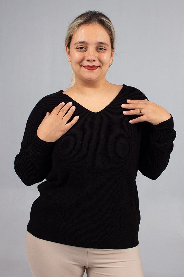 Sırt Saç Örgü Detaylı V Yaka Siyah Triko Kazak – Kadın Standart Beden (46’ya Kadar)