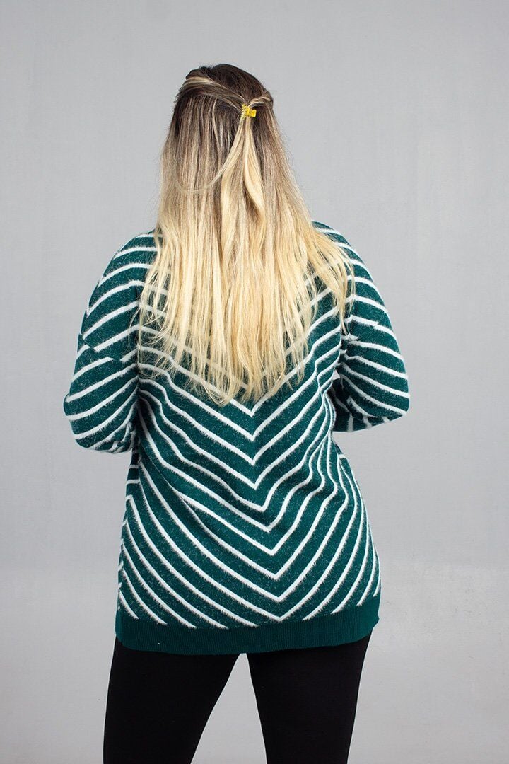 Göz Alıcı Yeşil Çizgili Sakallı Triko Hırka Standart Tarzınızı Enerjiyle Yükseltin!