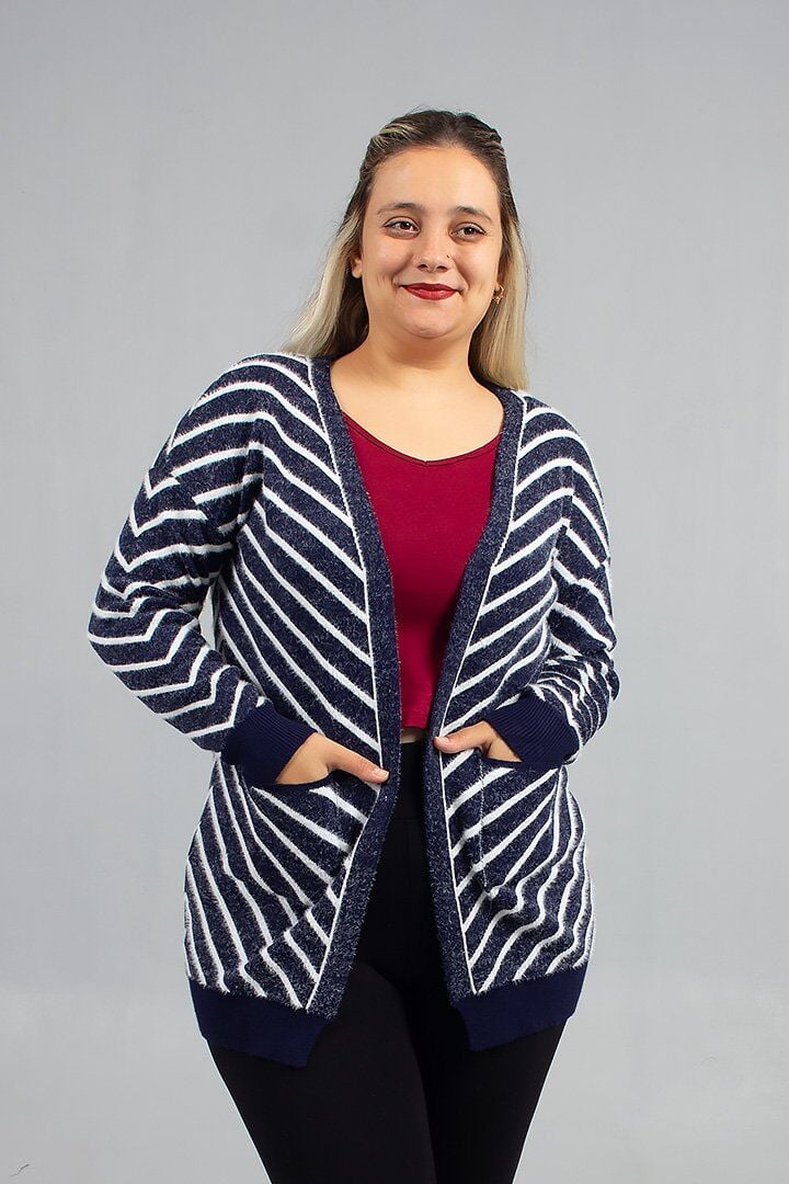 Zamansız Stil: Lacivert Çizgili ''Sakallı'' Triko Hırka Modelleri