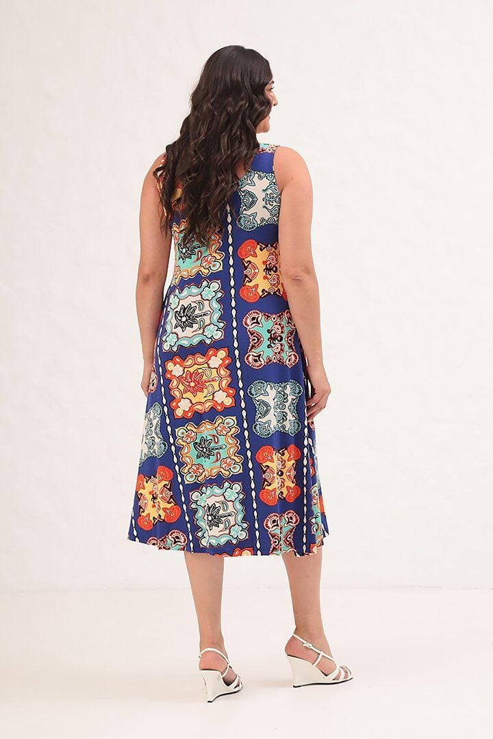 Kalın Askılı Desenli Büyük Beden Elbise ile Konfor ve Şıklık Seninle!