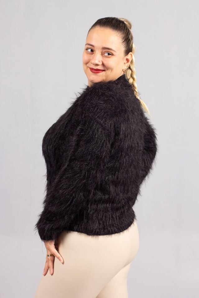 Siyah Sakallı Triko Hırka – Yumuşak Dokulu Kadın Hırka