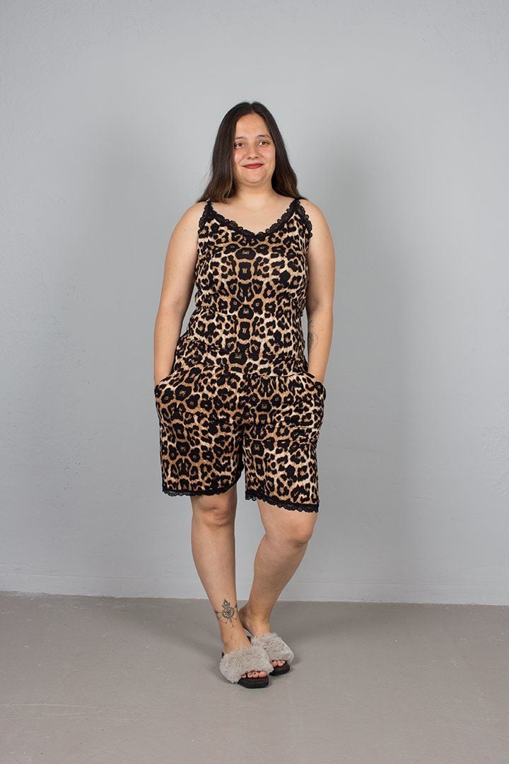 Büyük Beden Ayarlanabilir Askılı Şortlu Leopar Pijama Takım