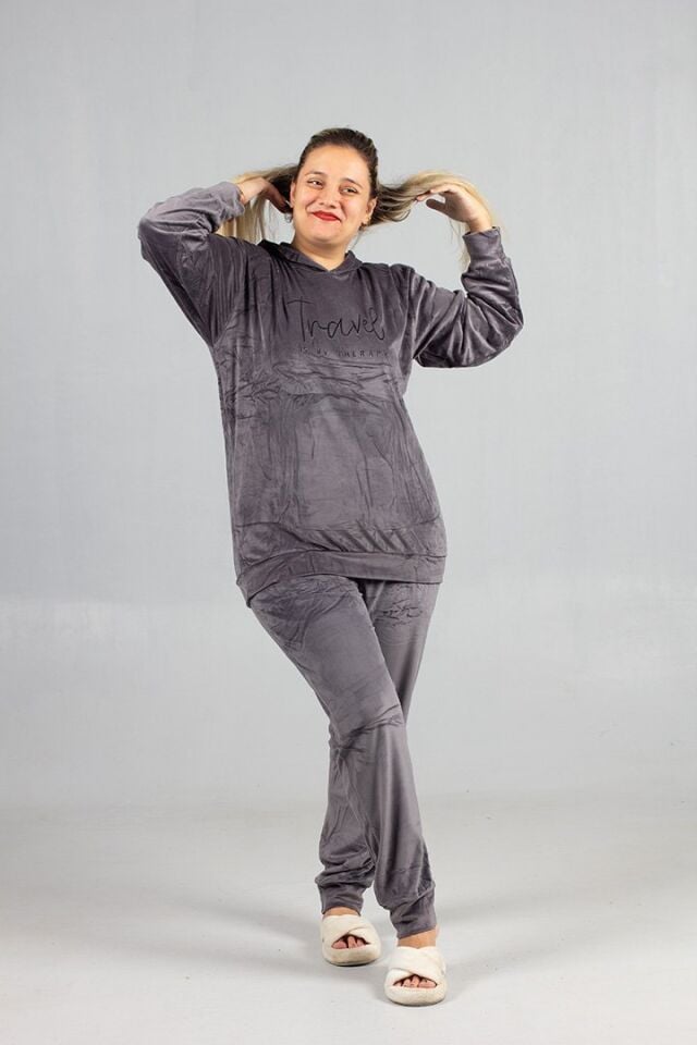 Kapşonlu Kadife Büyük Beden Takım Gri – Premium Kalite, Rahat ve Şık Kadın Eşofman Takımı