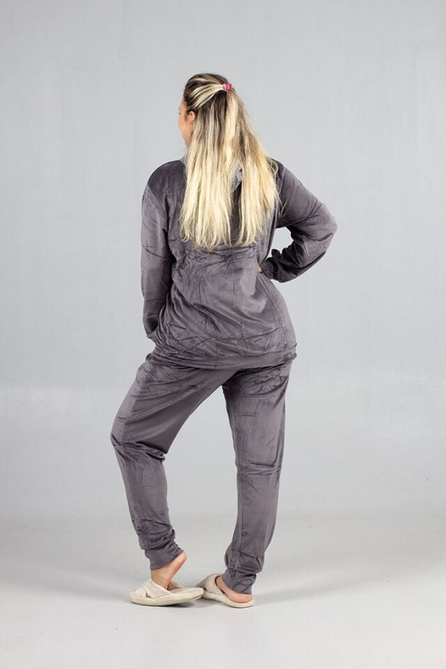 Kapşonlu Kadife Büyük Beden Takım Gri – Premium Kalite, Rahat ve Şık Kadın Eşofman Takımı