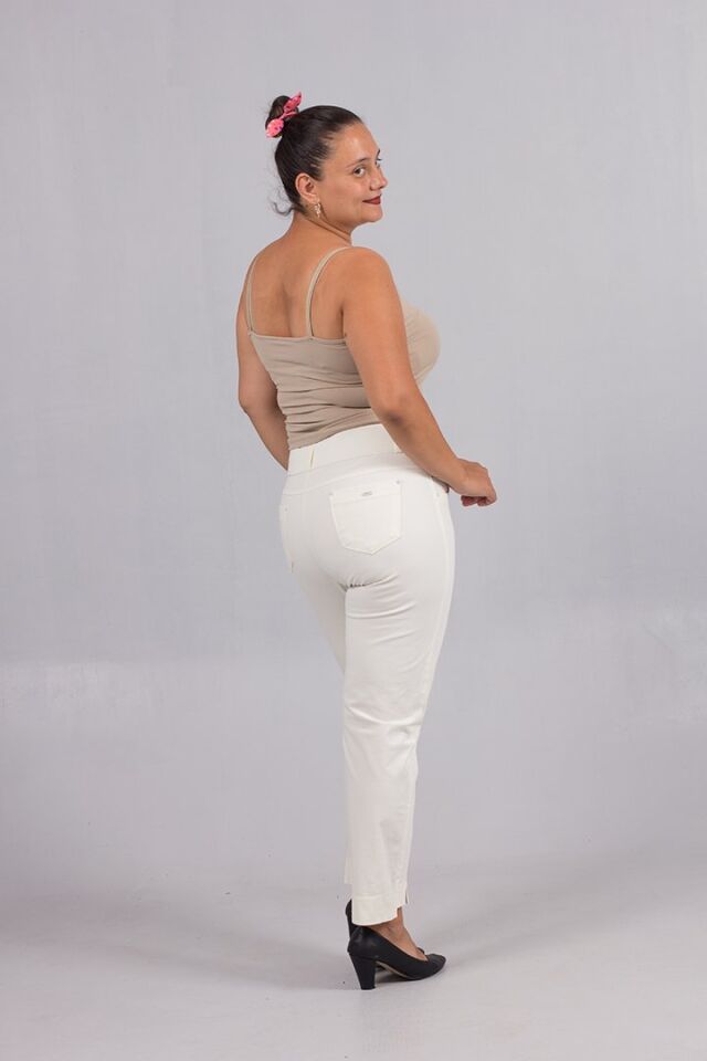 Ekru Keten Likralı Pamuklu Rahat Kesim Pantolon – 42-56 Beden Arası Büyük Konfor!