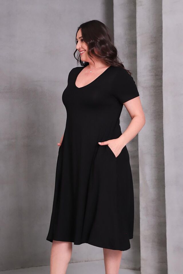 Siyah V Yaka Viskon Likralı Elbise – Rahatlık ve Zarafetin Siyah Hali!