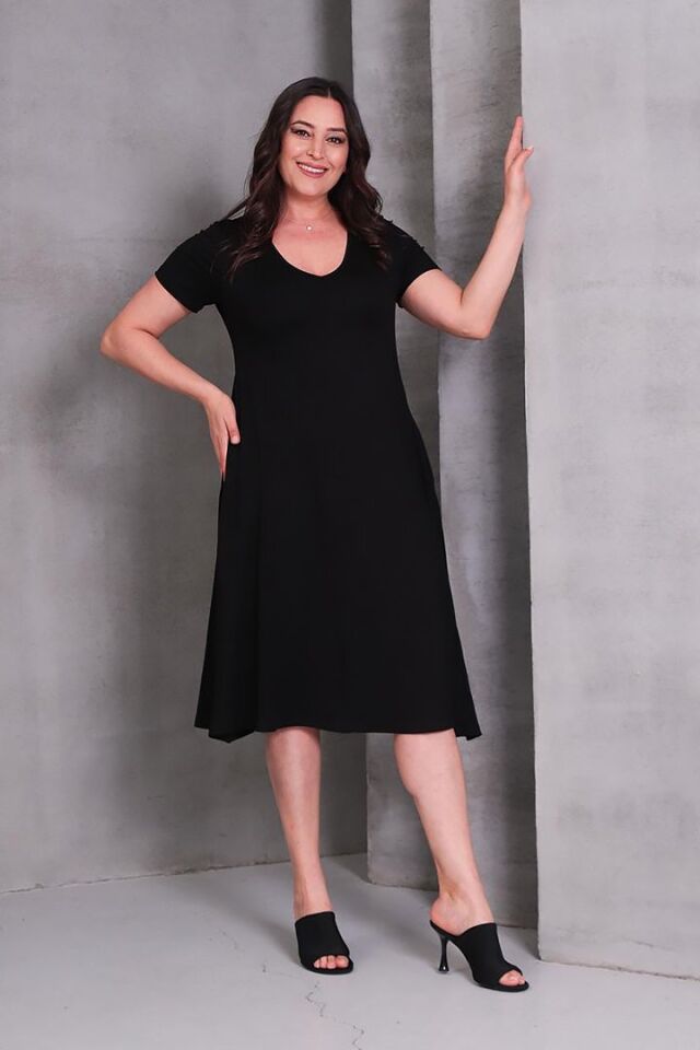 Siyah V Yaka Viskon Likralı Elbise – Rahatlık ve Zarafetin Siyah Hali!