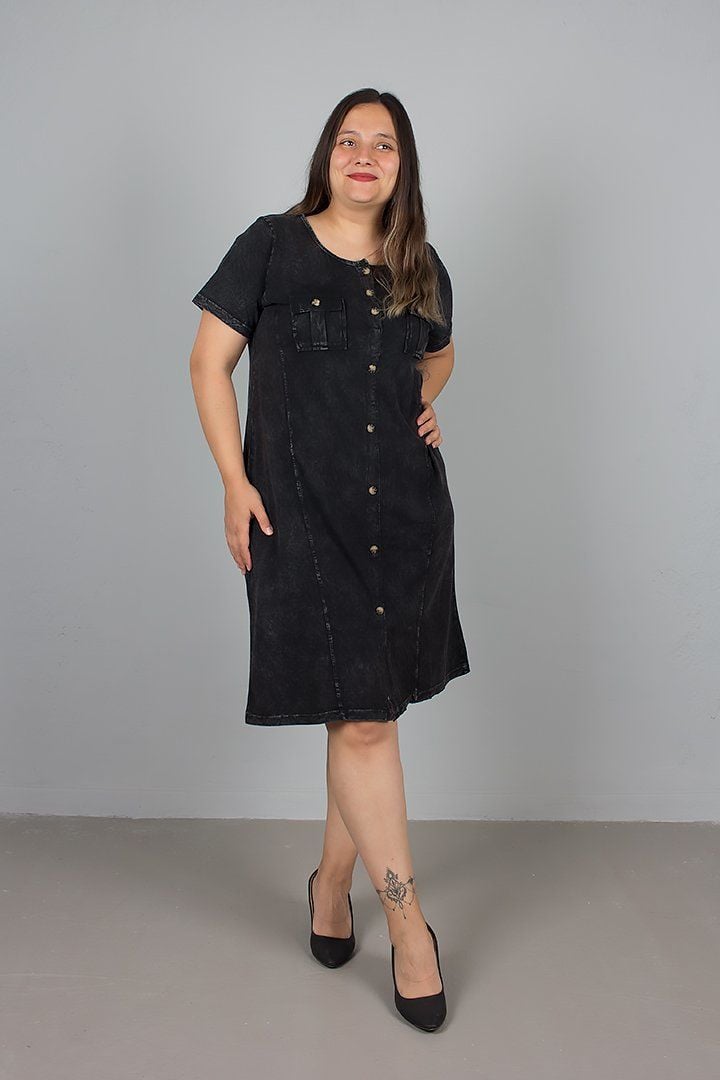Büyük Beden Siyah Ön Düğmeli Yıkamalı Elbise