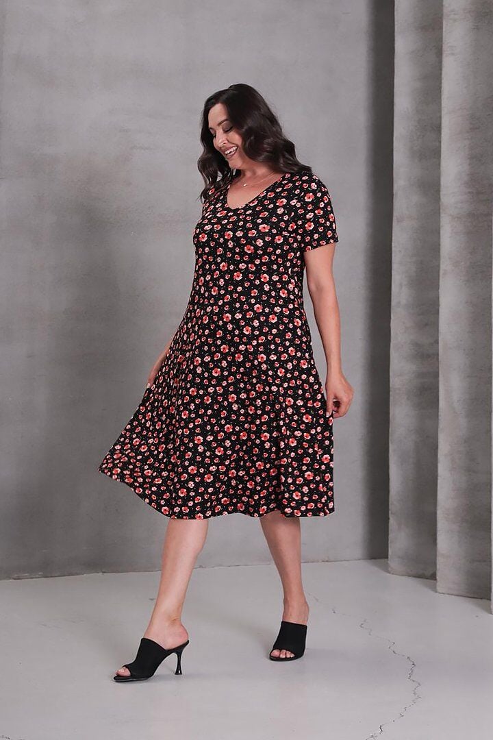 Büyük Beden V Yaka Cepli Kloş Etek Çiçekli Viskon Elbise