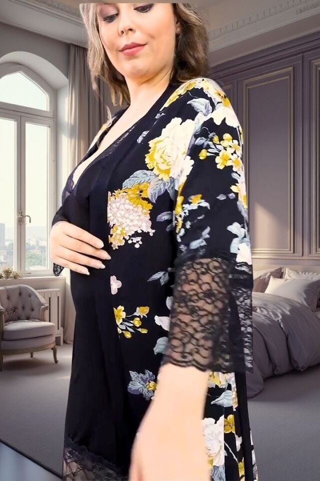 Büyük Beden Siyah Dantel Detaylı Gecelik ve Sarı Çiçek Desenli Sabahlık İkili Seti