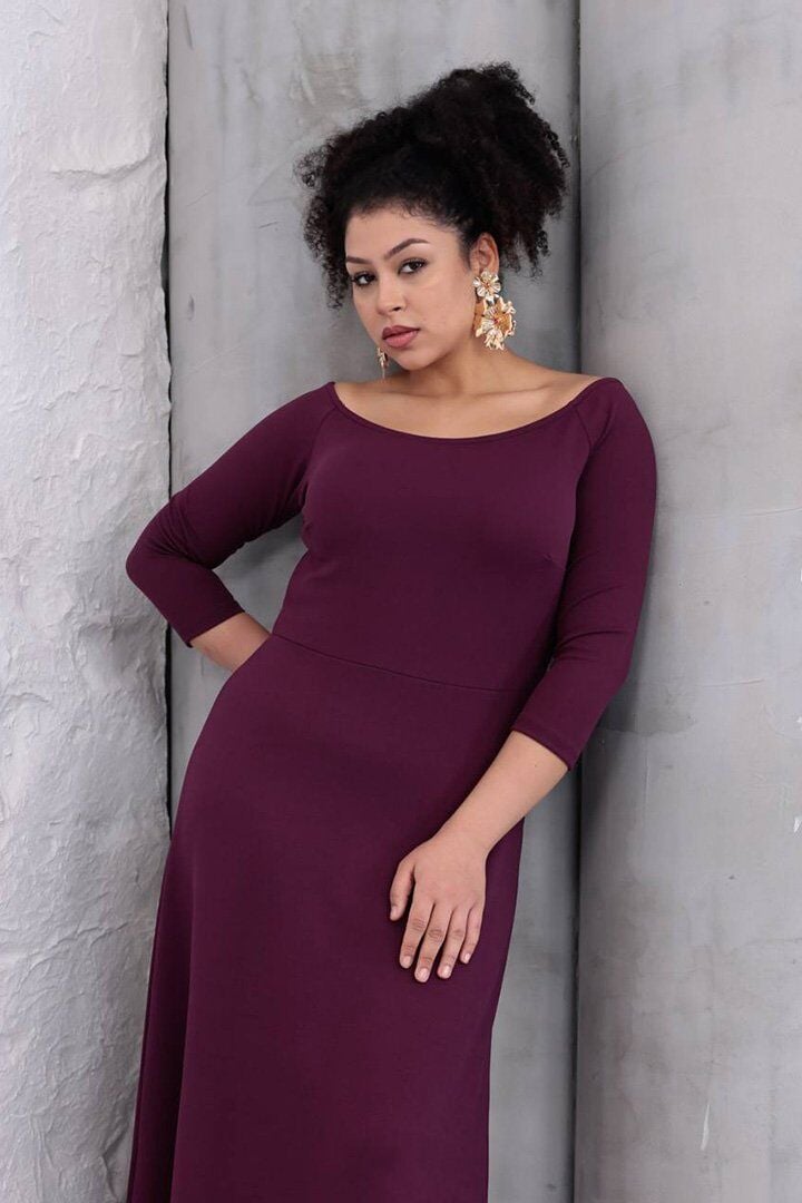 Büyük Beden Zarif Mor Elbise Modeli: Kayık Yaka & Truvakar Kol Krep Kumaş