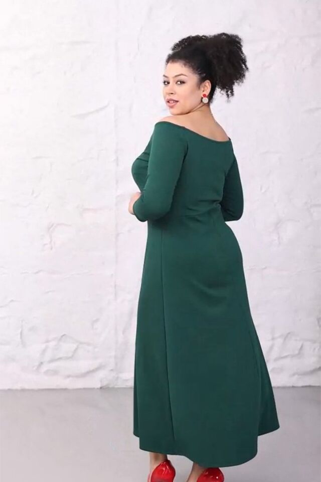 Büyük Beden Şıklığı: Zümrüt Yeşil Kayık Yaka Truvakar Kol Elbise