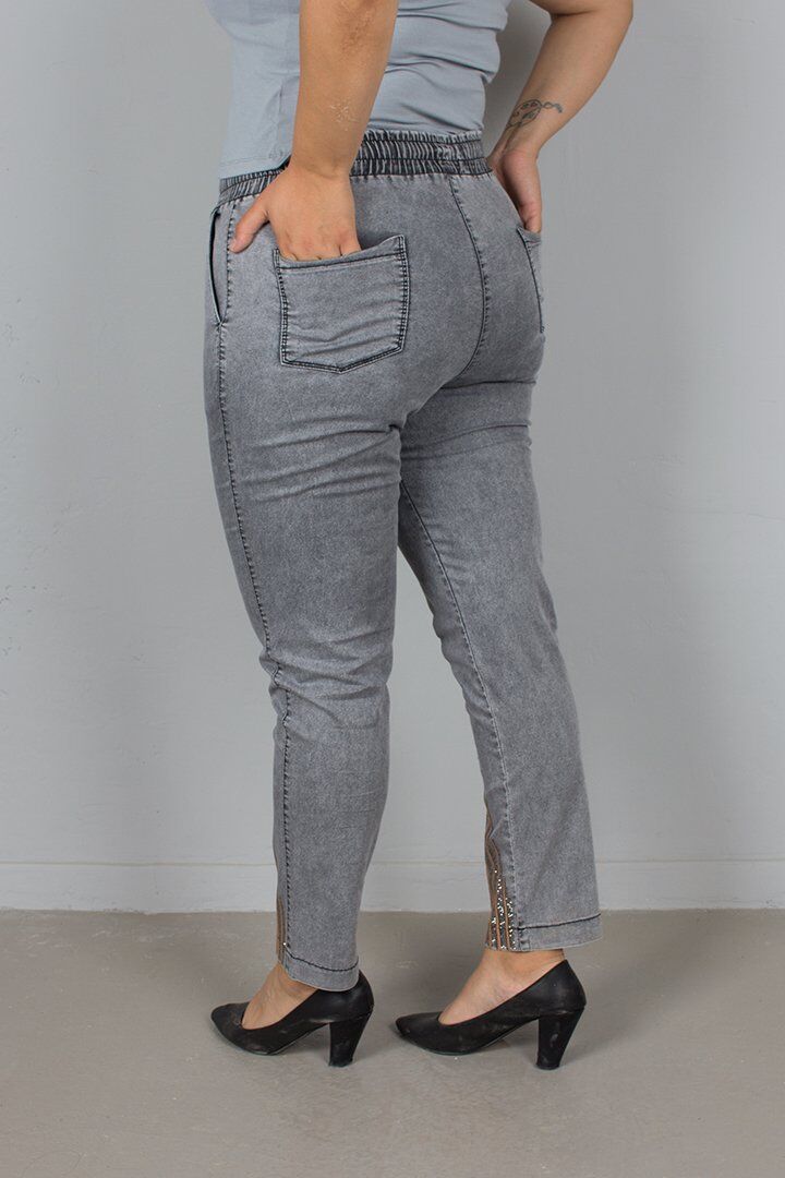 Yıkamalı Taş Detaylı Gri Yüksek Bel Kot Pantolon – Şıklık ve Rahatlık Bir Arada!