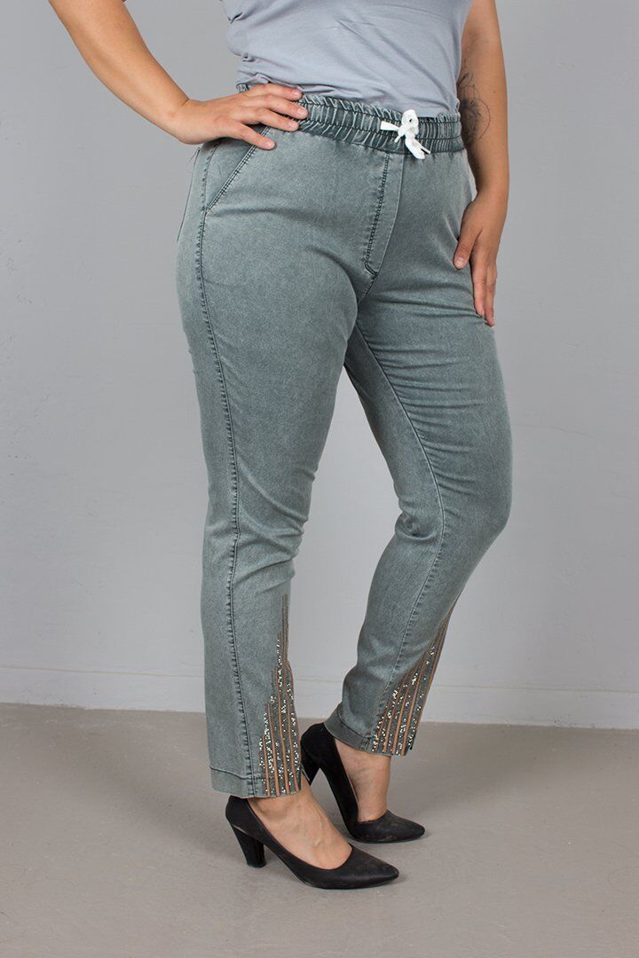 Yıkamalı Taş Detaylı Yüksek Bel Kot Pantolon – Şıklık ve Rahatlık Bir Arada!