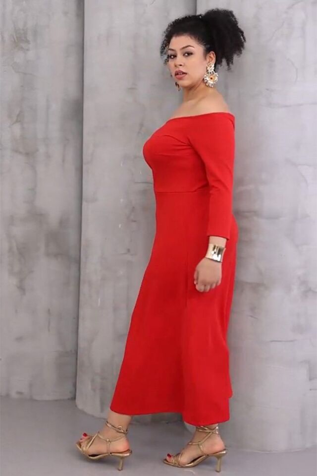 Pembe Büyük Beden Elbise Modeli: Kayık Yaka Krep Kumaş ile Canlanın