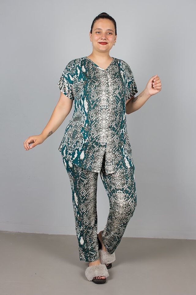 Desenli Likralı Viskon Düğmeli Büyük Beden Pijama Takımı
