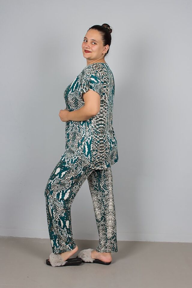 Desenli Likralı Viskon Düğmeli Büyük Beden Pijama Takımı