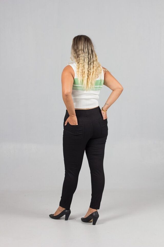 Siyahın Asaleti Büyük Beden Arka Cepli Likralı Tayt Kot ve Pantolon