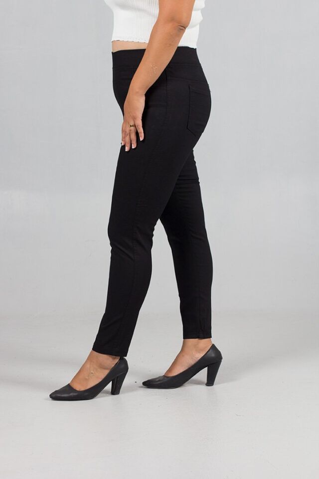 Siyahın Asaleti Büyük Beden Arka Cepli Likralı Tayt Kot ve Pantolon