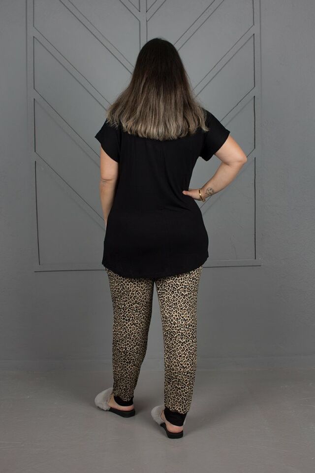 Büyük Beden Paçası Latikli V Yaka Pijama Takım