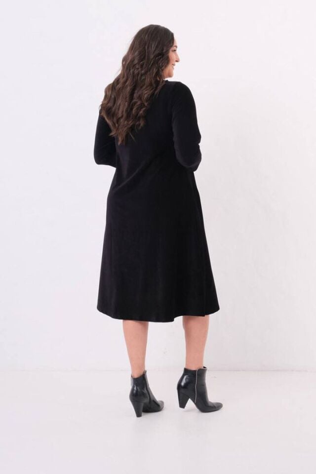 Büyük Beden Fitilli Penye Kadife Midiboy Elbise Siyah Likralı Şık ve Rahat