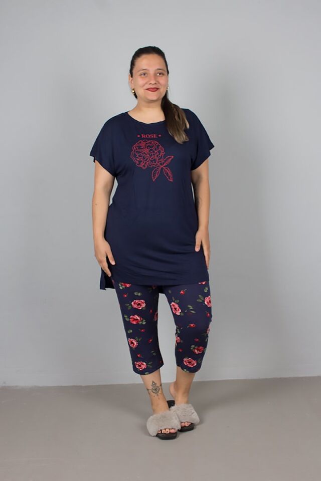 Büyük Beden Çiçek Desenli Kapri Alt Pijama Takımı – Rahat ve Şık Tasarım