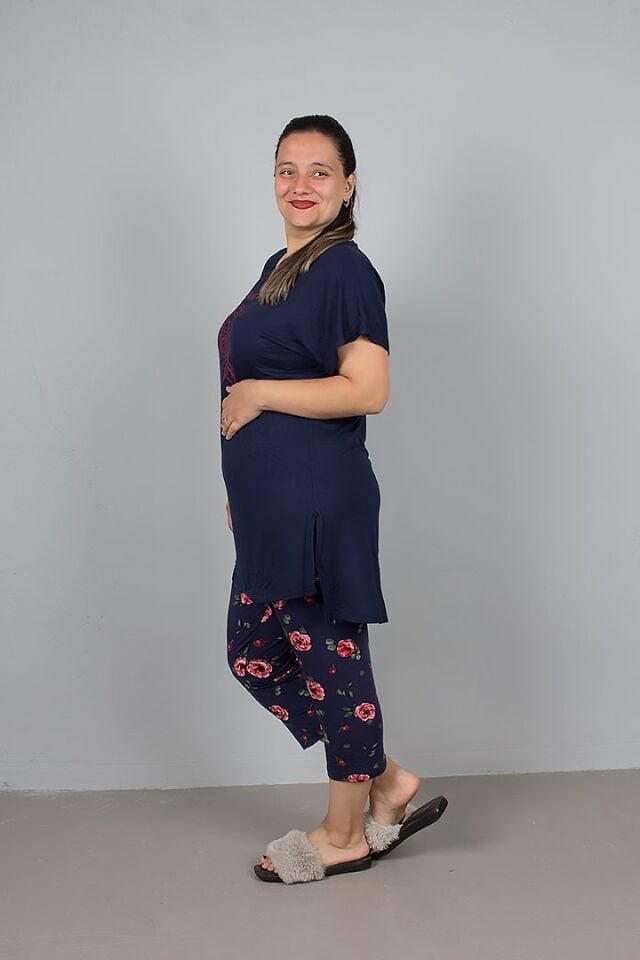 Büyük Beden Çiçek Desenli Kapri Alt Pijama Takımı – Rahat ve Şık Tasarım